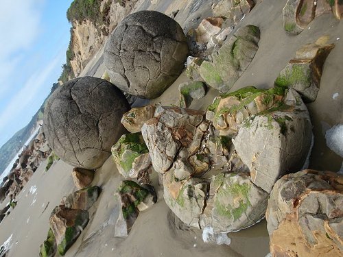 Moeraki boulders